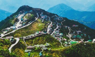 photo of zigzag road from zuluk east sikkim